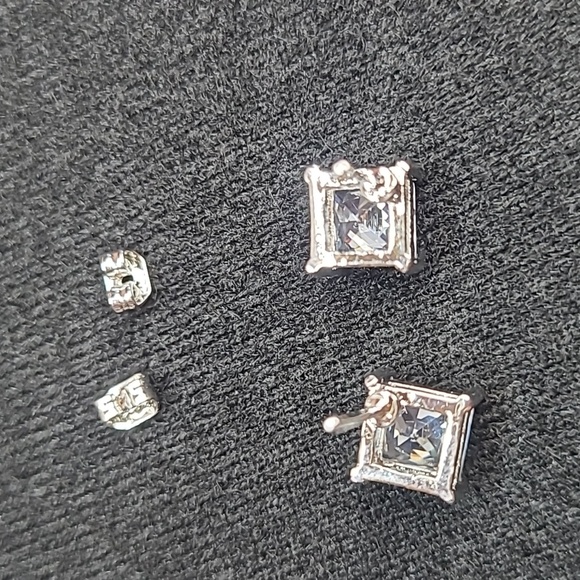 NEW PRINCESS CUT WHITE AMYTHYST SILVER PIERCED EARRING STUDS - Picture 6 of 9